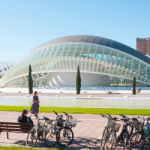 Visitar Valencia con la bicicleta, tras del Jardín de Turia